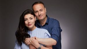 Soția lui Alexandru Cumpănașu, dezvăluiri fără perdea despre performanțele sexuale ale „profului online”: „Nu folosește obiecte strecurate în pantaloni”