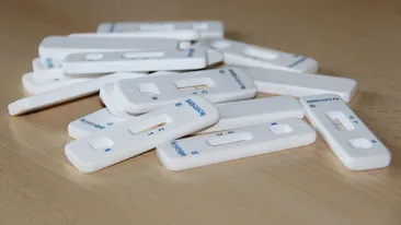 Teste gratuite pentru farmacii, dar contra-cost pentru populație! Iată cât plătesc românii care vor să se testeze