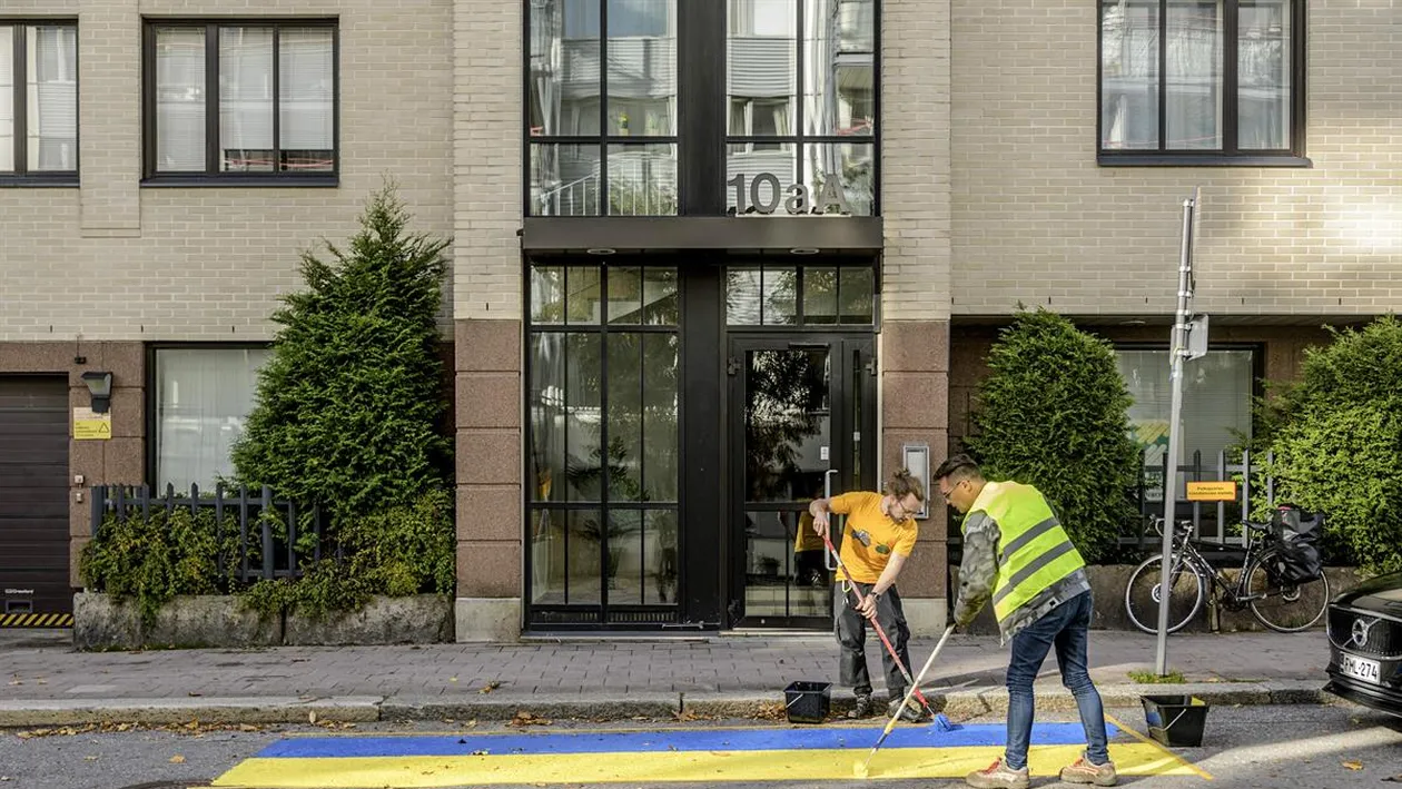 Ce au făcut doi finlandezi cu locul de parcare al consulului rus: „Am organizat un referendum”