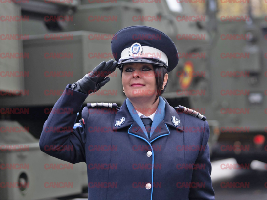 Imagini LIVE de la parada militară de 1 decembrie. Cum au apărut poliţistele la defilare. FOTO