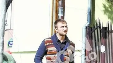 Bogdan Vladan, singur la festivitatea de absolvire. Doar colegii de clasa si parintii acestora l-au aplaudat cand a urcat pescena