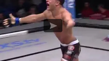 VIDEO Desi are o mana amputata, luptatorul asta si-a DISTRUS adversarul in RING! Ce s-a intamplat dupa, intrece orice imaginatie!