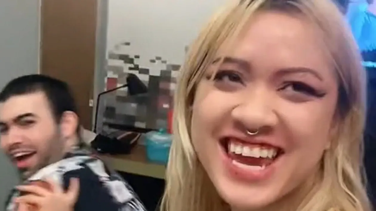 Motivul rușinos pentru care această tânără a fost dată afară din avion, înainte de decolare: Nu am fost atât de umilită în toată viața mea!