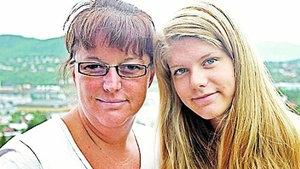 O mama care a urmarit macelul de pe insula terorii la televizor si-a avertizat fiica: "Stai ascunsa! E deghizat in politist"