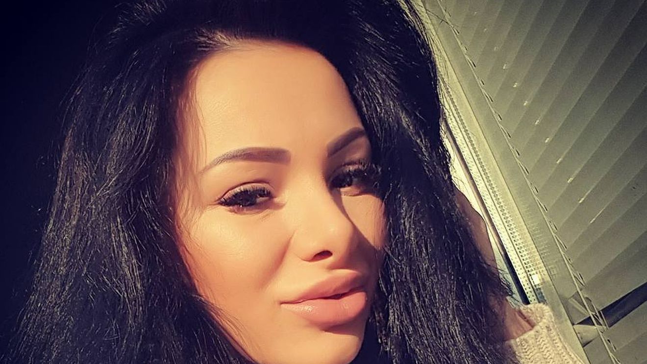 O brunetă celebră de la noi a uimit pe toată lumea! Şi-a ţinut sarcina secretă până în ultima clipă!