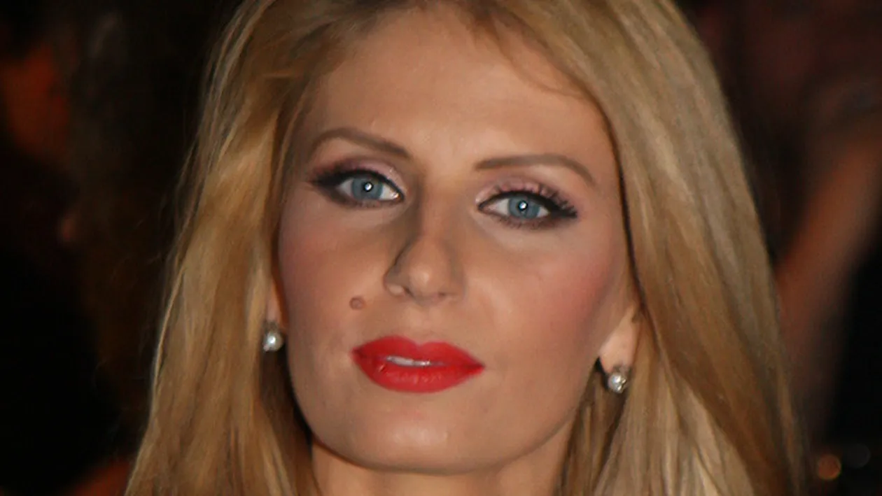 Andreea Bănică trage din greu la sală pentru un trup perfect! Uite ce muschi are blondina si cum s-a fotografiat