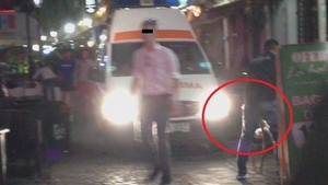 Imagini dramatice in Centrul Vechi! O ambulanta a ramas blocata in drum spre un tanar aflat in coma!