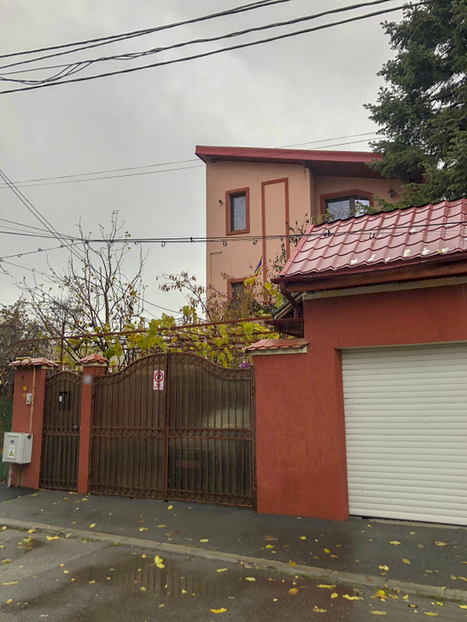 Vila lui ”Tataie” de la metrou