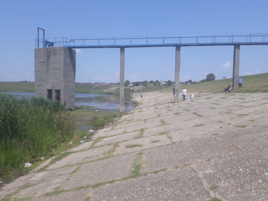Scafandrii caută în aceste momente trupul unei victime de-a lui Gheorghe Dincă. Unde a aruncat corpul fetei e halucinant