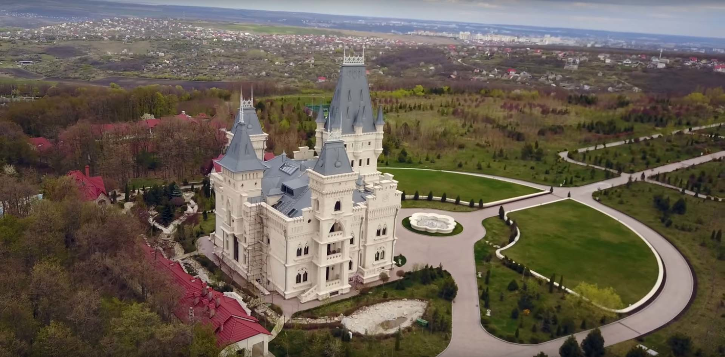 Palatul impresionant din Moldova al lui Anatol Stati