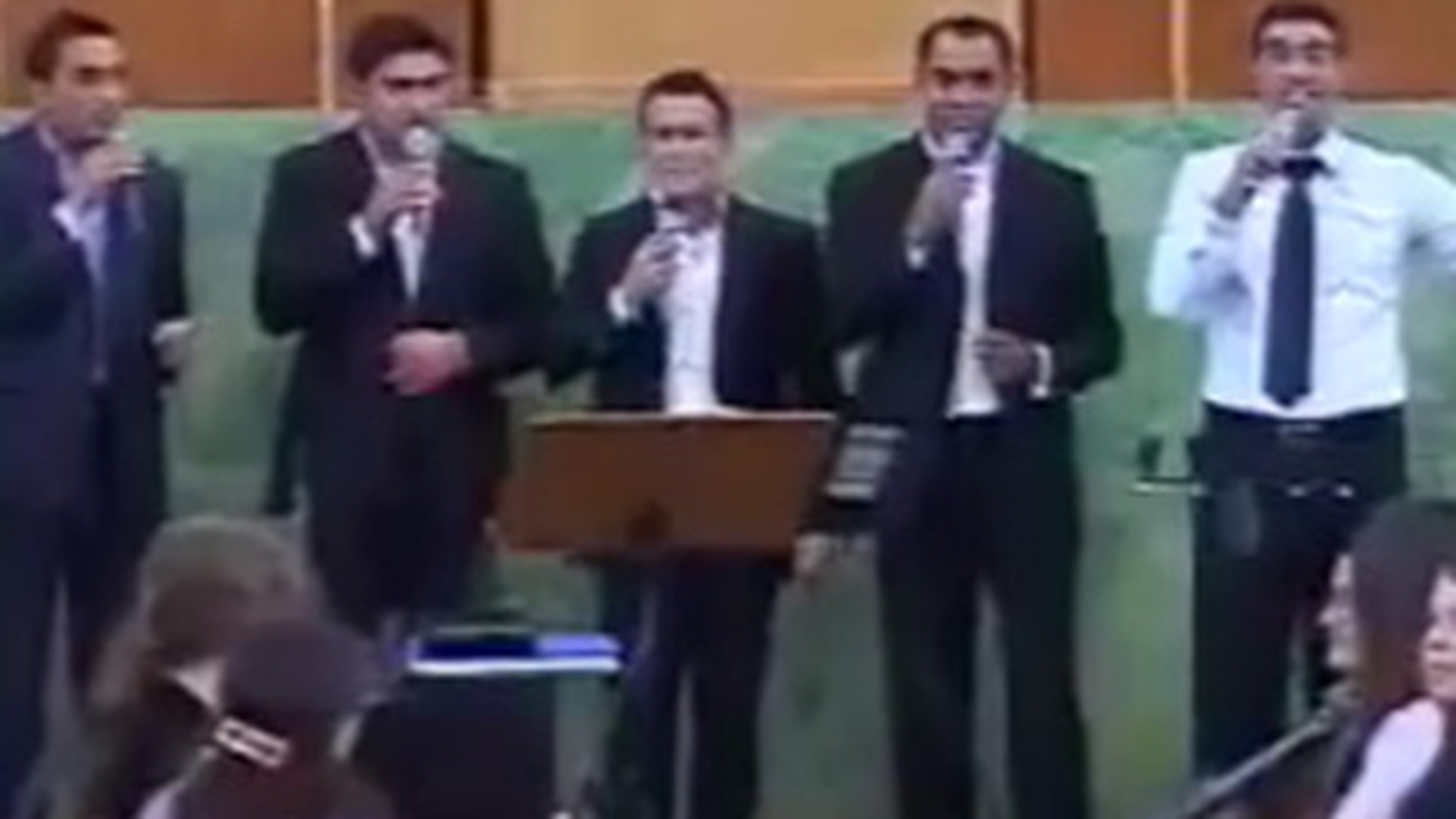 VIDEO Asta e cel mai nou hit de pe net! Da-l pe Facebook si garantat o sa-l auzi pe Becali fredonandu-l! - "Dumnezeeeeu e taria mea, cand povara este grea!"