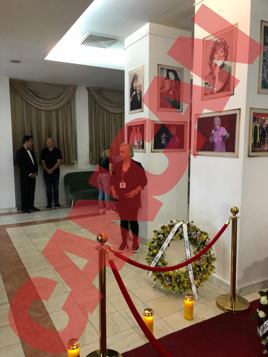 Coroane la căpătâiul lui Alexandru Arșinel (Foto: CANCAN.RO)