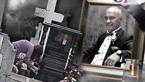 Cum am fotografiat-o pe văduva lui Fane Spoitoru la mormântul interlopului