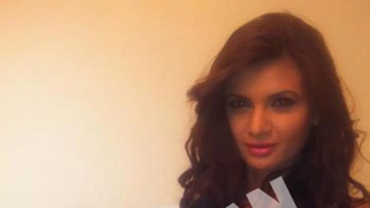 Ce face Ramona Gabor prin Dubai! Primeste zilnic buchete de flori de la necunoscuti si e chinuita de furtunile de nisip de pe plaja!