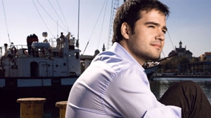 Laurentiu Duta vrea sa dea lovitura cu noul single! Voua cum vi se pare?