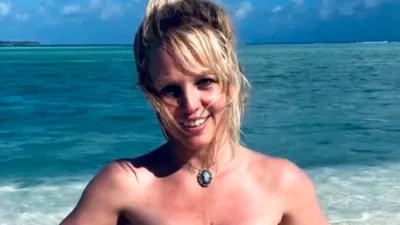 Britney Spears șochează fanii. S-a pozat complet dezbrăcată pe plajă