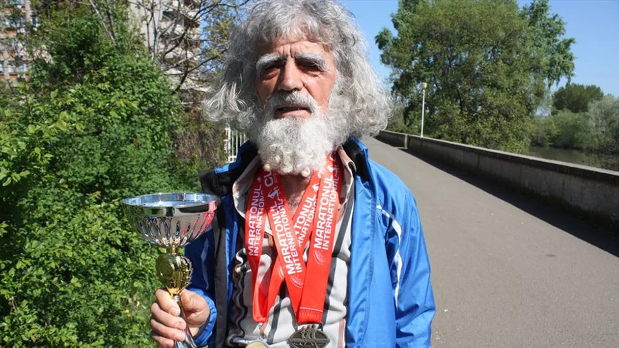 Puteti sa credeti asa ceva? Un octogenar din Arad alearga de-i sar plamanii. Ghita Mosion castiga de fiecare data!