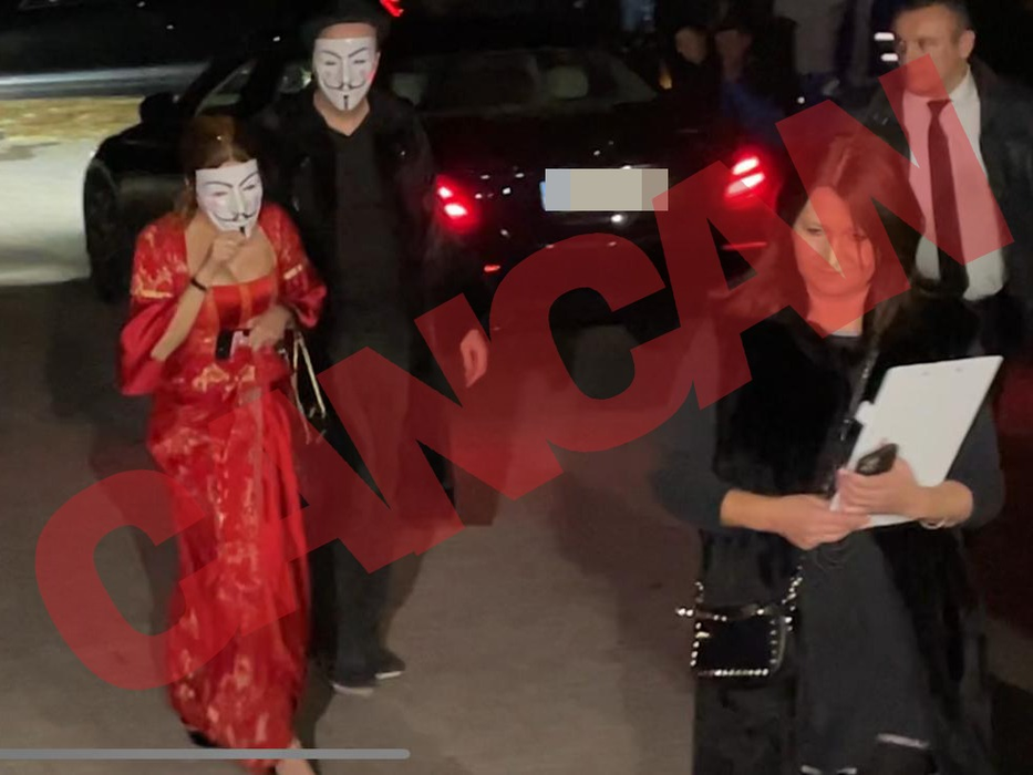 Parada ținutelor inedite! Invitații lui Musk ”fierb”! Începe mega-party-ul la Castelul Bran (Foto: CANCAN.RO)
