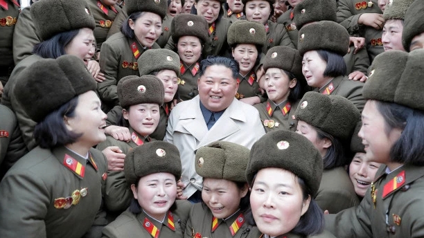 Imagini din interiorul vilei unde Kim Jong Un ar fi ținut un harem de tinere pentru plăceri sexuale. Conducătorii din Coreea de Nord ar fi fost ”distrați” de virgine în special