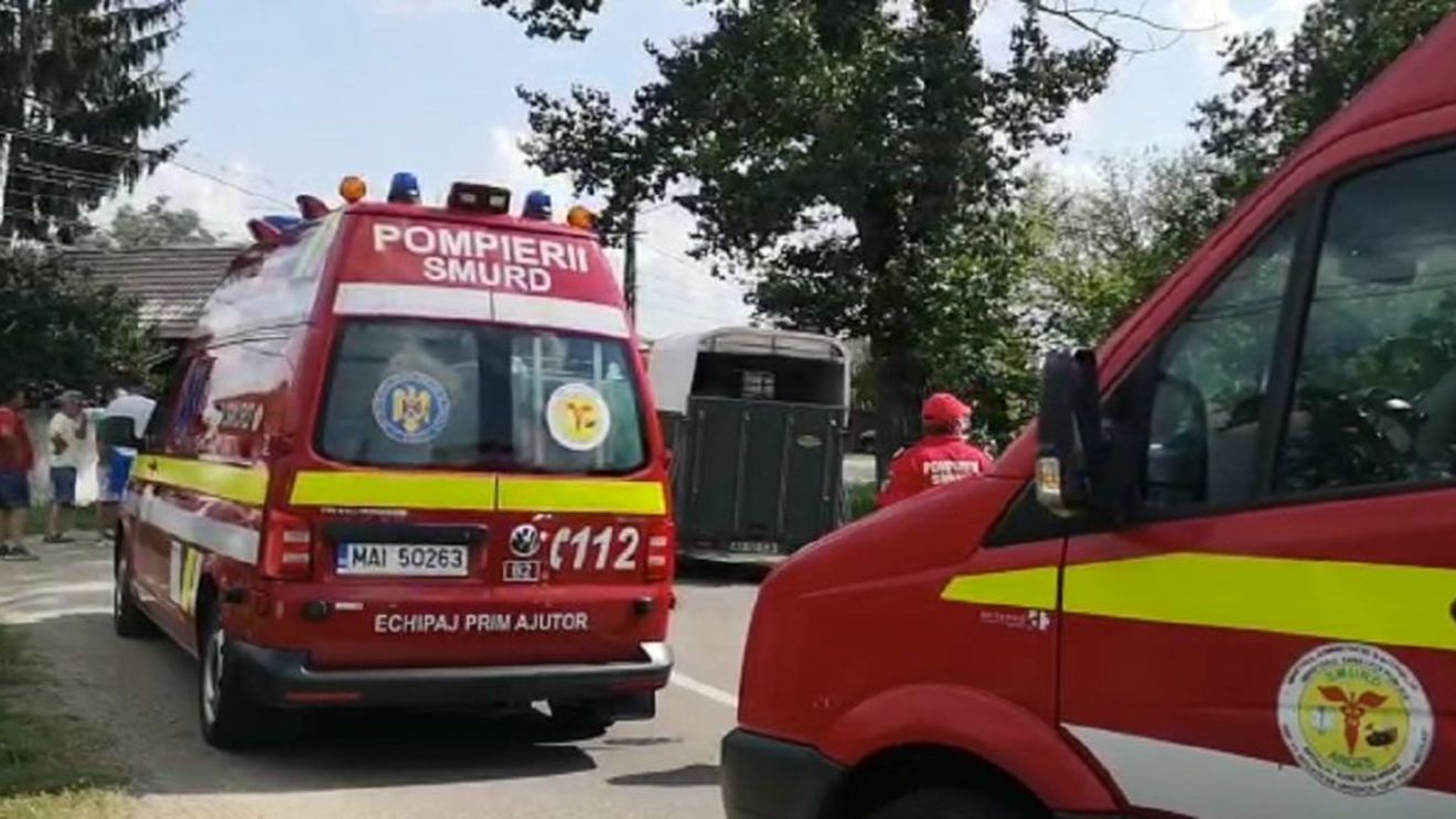 Bărbat din Argeș, la un pas să ardă de viu! O țigară aprinsă i-a făcut casa scrum
