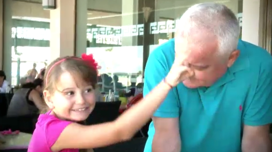 Reacţia lui Irinel Columbeanu, după ce a apărut în SUA lângă mai multe domnişoare. ”Noroc cu...”