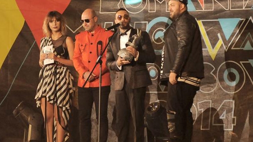 Alex Velea si What`s Up imbraca aceleasi haine ca David Beckham si George Clooney
