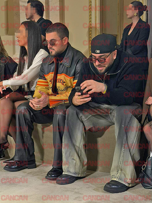 Mario Fresh, absorbit de compania misterioasă din primul rând. Modelele de la Bucharest Fashion Week nu au fost atracția principală