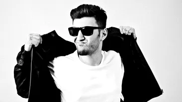 Sexy in miez de iarna! Smiley i-a copiat look-ul lui Johnny Depp din Cry Baby! Cui crezi ca ii sta mai bine?