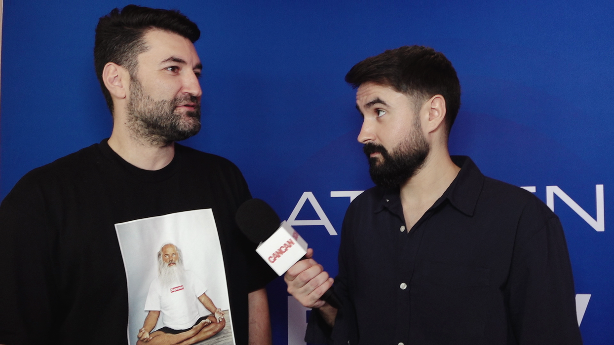 Smiley: "Cumva atingerea unei femei și feelingul unei femei contează foarte mult în viața unui bărbat!" (Foto: captură video)