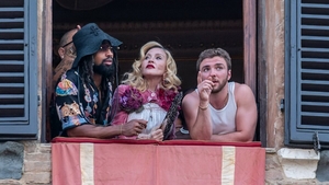 Madonna, aniversare fastuoasă la 67 de ani. Iubitul de 28 de ani a surprins-o cu un tort Labubu URIAȘ!