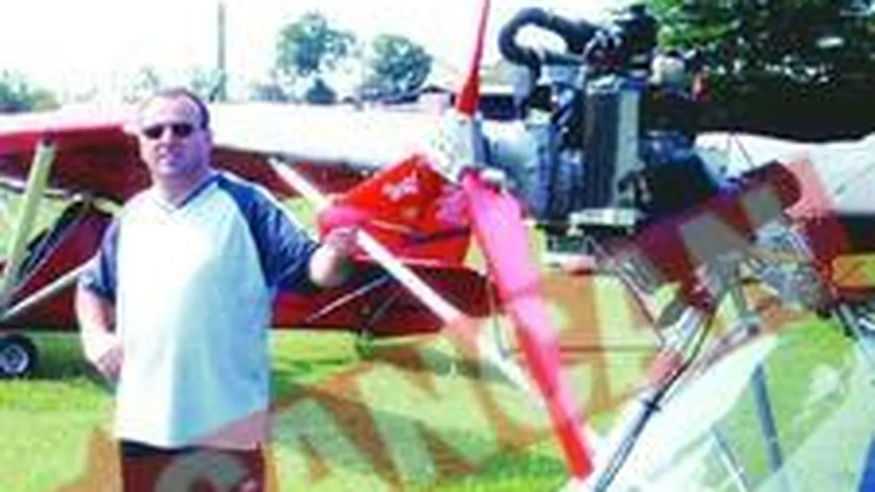 Satul de gropi, un bucurestean si-a luat miniavion