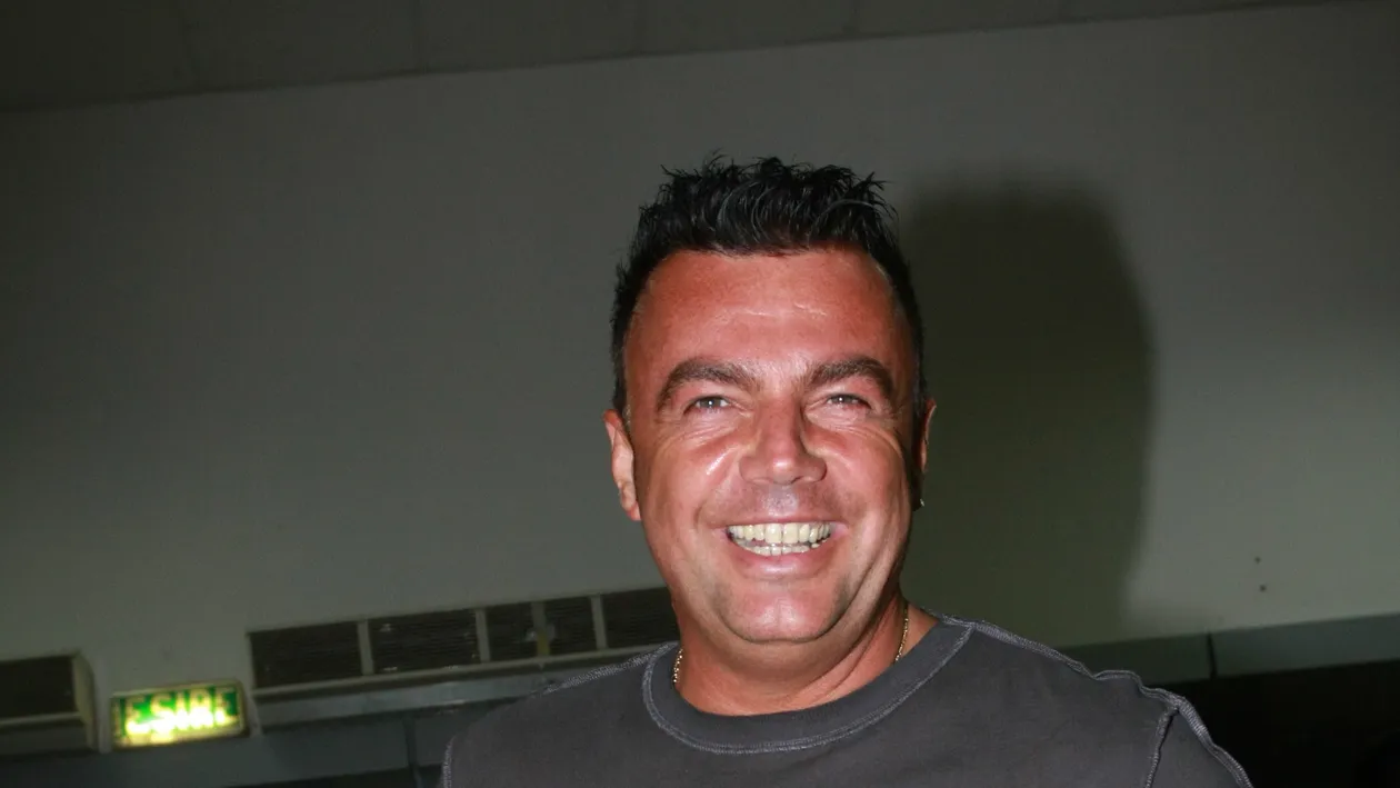 Tupeu marca Adrian Enache! A momit un taximetrist si l-a mintit ca femeia care-l insotea ii este mama