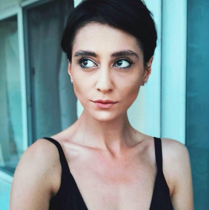 Cum arată, de fapt, Danela, iubita lui Roby Roberto (Mihai Bendeac) din „Băieți de Oraș”! E total diferită față de cum o știi în serialul de la Antena 1