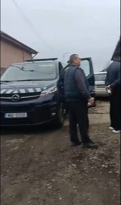 Revoltă în Sânmihaiu Român după ce criminalul lui Mario Berinde s-a mutat în localitate. Oamenii au protestat: “Copiii noștri sunt terorizați!”
