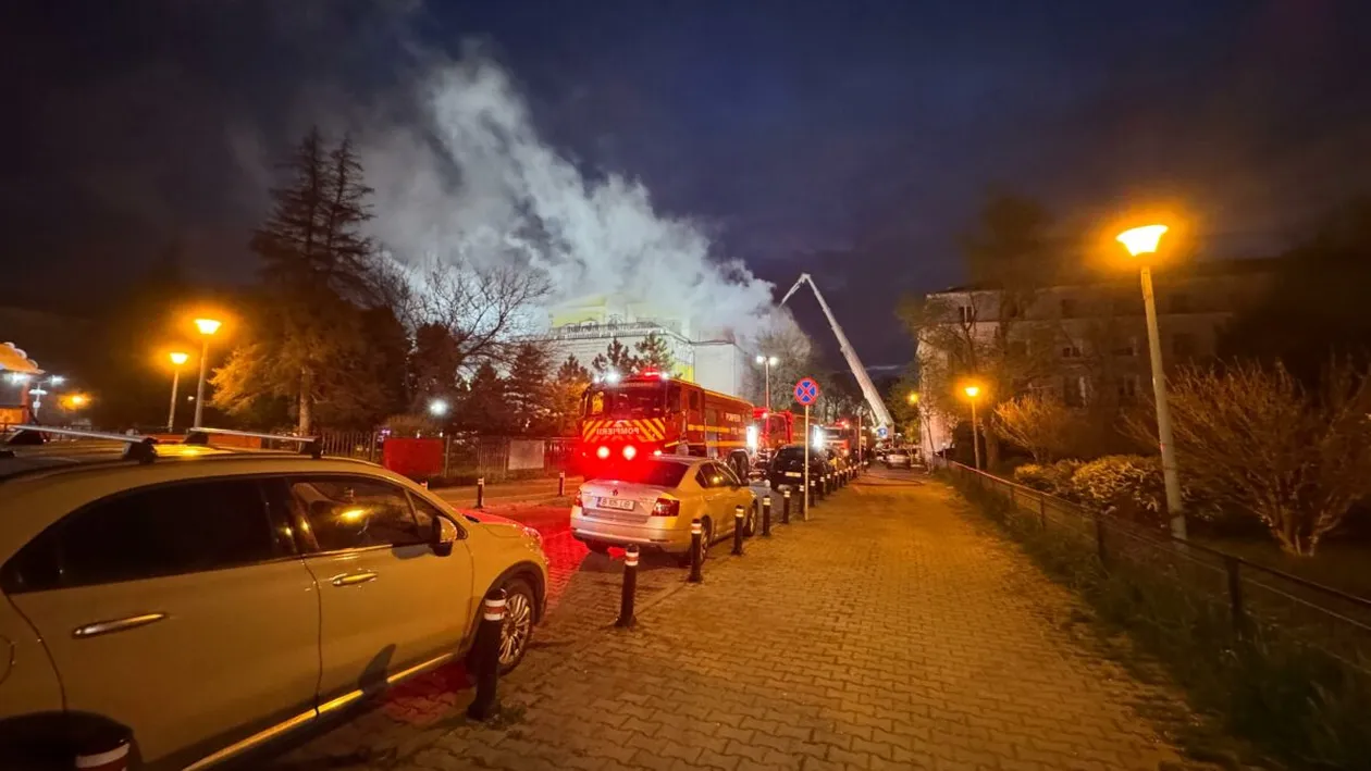 BREAKING! A ars Teatrul Masca din București. Incendiu de proporții