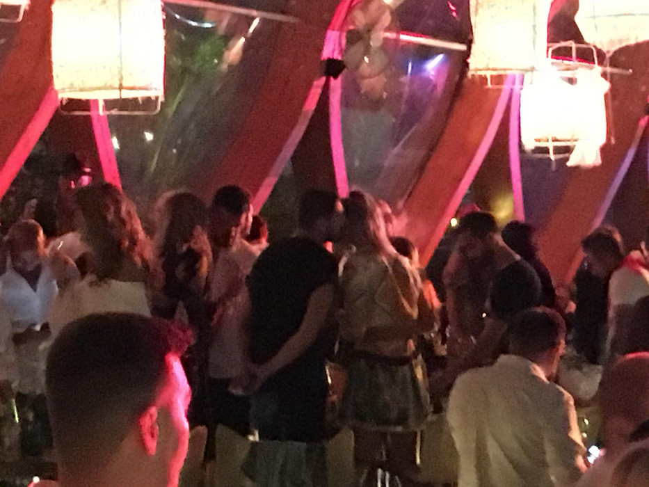 Colegul celebru de la Kanal D 
l-a scos la agățat pe Victor Slav
