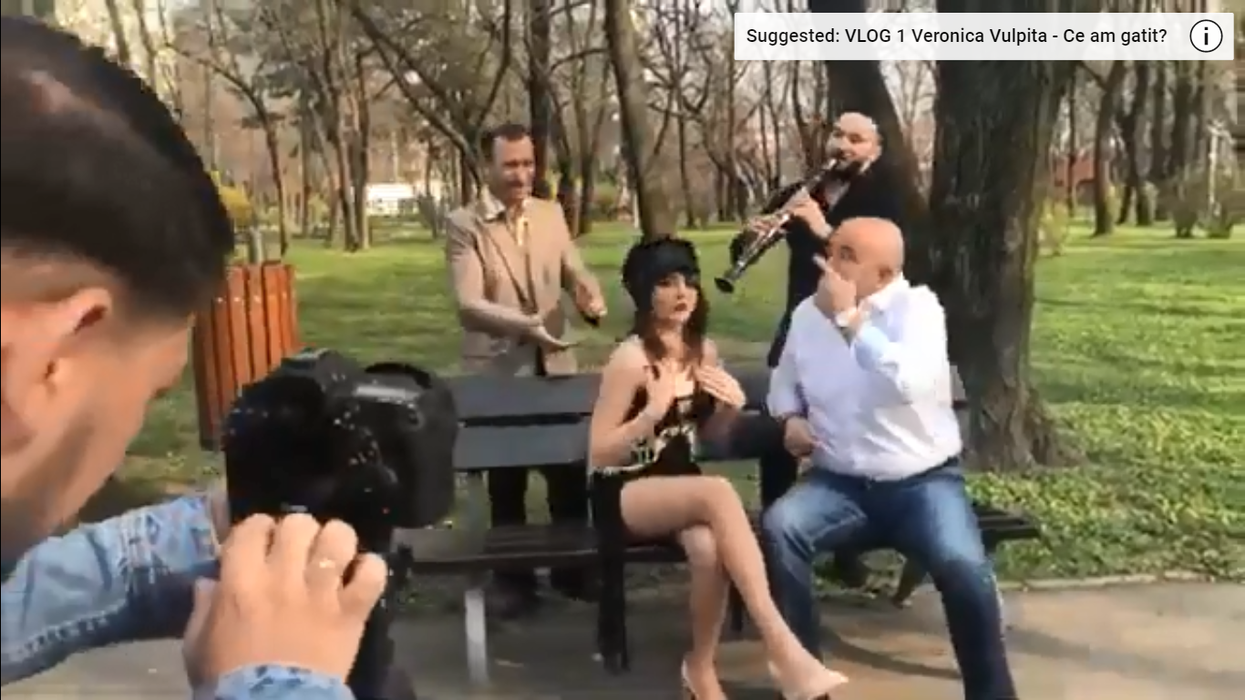 Vulpiţa de la Acces Direct a dat o triplă lovitură! S-a făcut vloggeriţă, vinde haine online şi s-a lansat în muzică! Cum sună prima piesă
