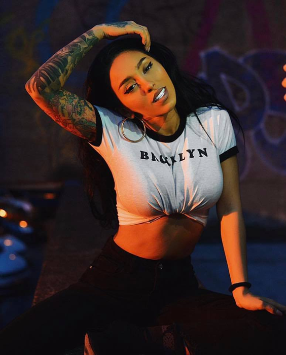 Ruby a arătat tot! Rochia albă și udă a încins imaginația bărbaților și i-a lăsat fără grai