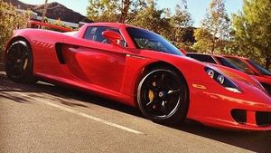 Masina in care a murit Paul Walker a avut sase proprietari! Vezi ce alte vedete conduc un astfel de bolid!