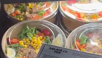 Cât costă o salată cu ton în Aeroportul Otopeni. Turiștii au crezut că este o eroare