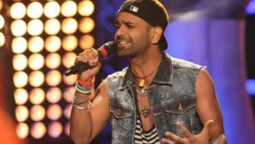 E arab, dar canta romaneste perfect! Desi e in echipa Loredanei, la Vocea Romaniei, prima lui piesa in romana e cantata de...