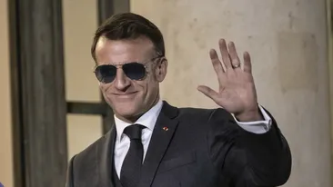 Cât costă ochelarii purtați de Emmanuel Macron la Davos. Vânzările au sărit în aer!