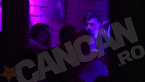 Turcu Jr. si-a luat inima in dinti si a trecut la senioare! A agatat-o pe Gina Pistol in club chiar sub nasul iubitei oficiale