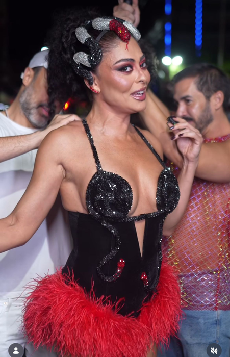 O mai ții minte pe Karla din Clona?! Cum arată și cu ce se ocupă Juliana Paes la 46 de ani