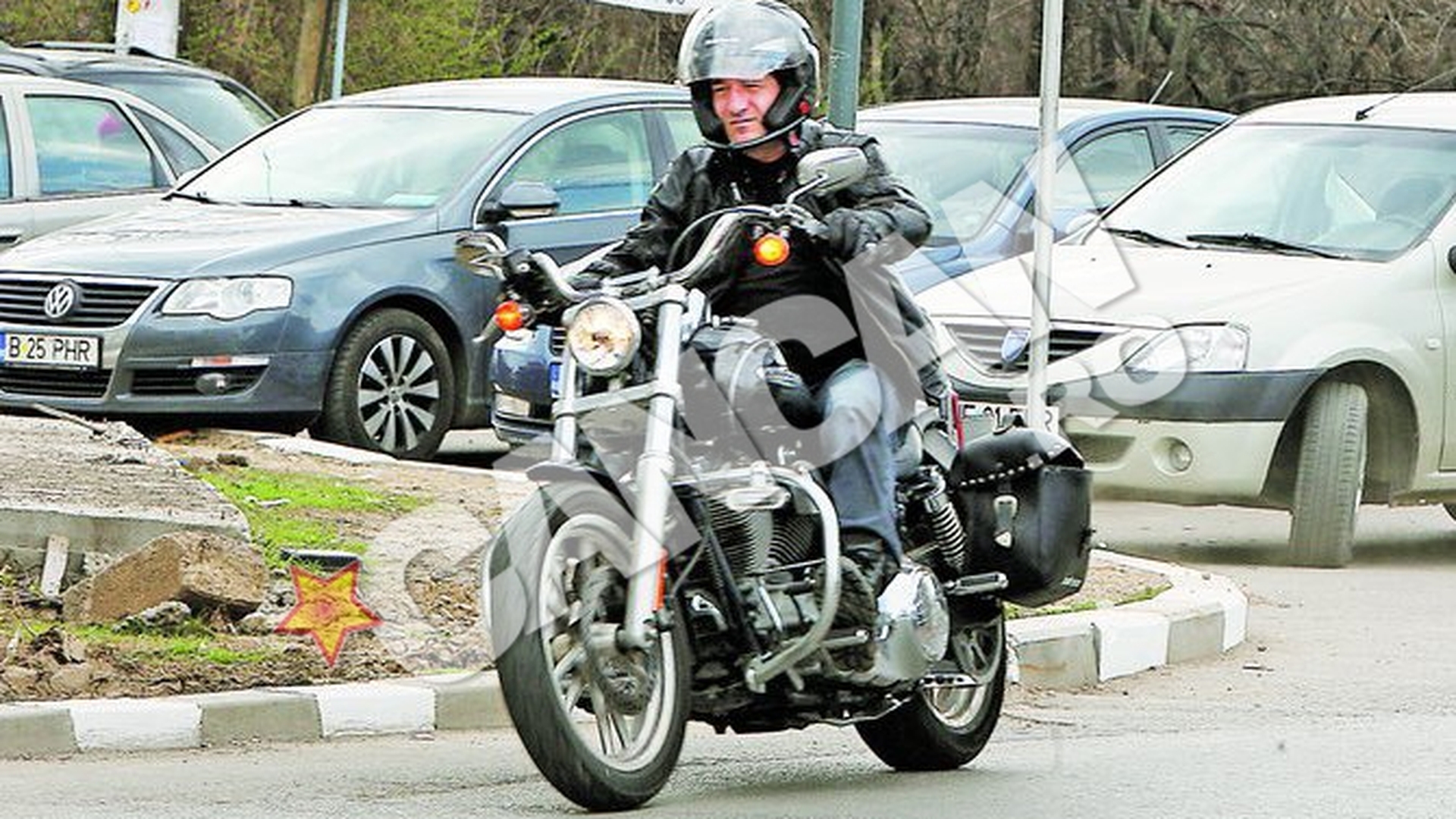 Rezervorul actorului, gata sa explodeze! Bikerul Pietreanu "si-a facut plinul" la marginea Capitalei