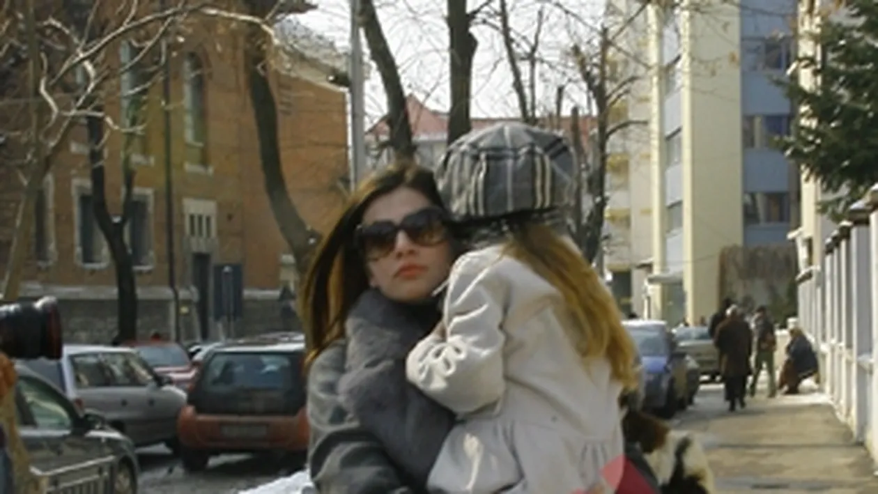 Irina s-a rugat la Mos Craciun ca Monica sa nu mai plece in America