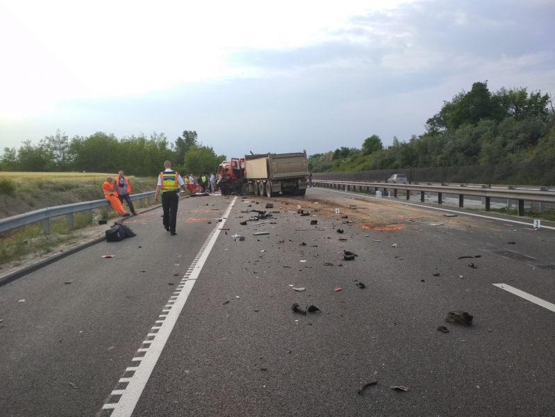 Accident teribil în Ungaria! Un microbuz românesc, implicat! Cel puțin 7 morți