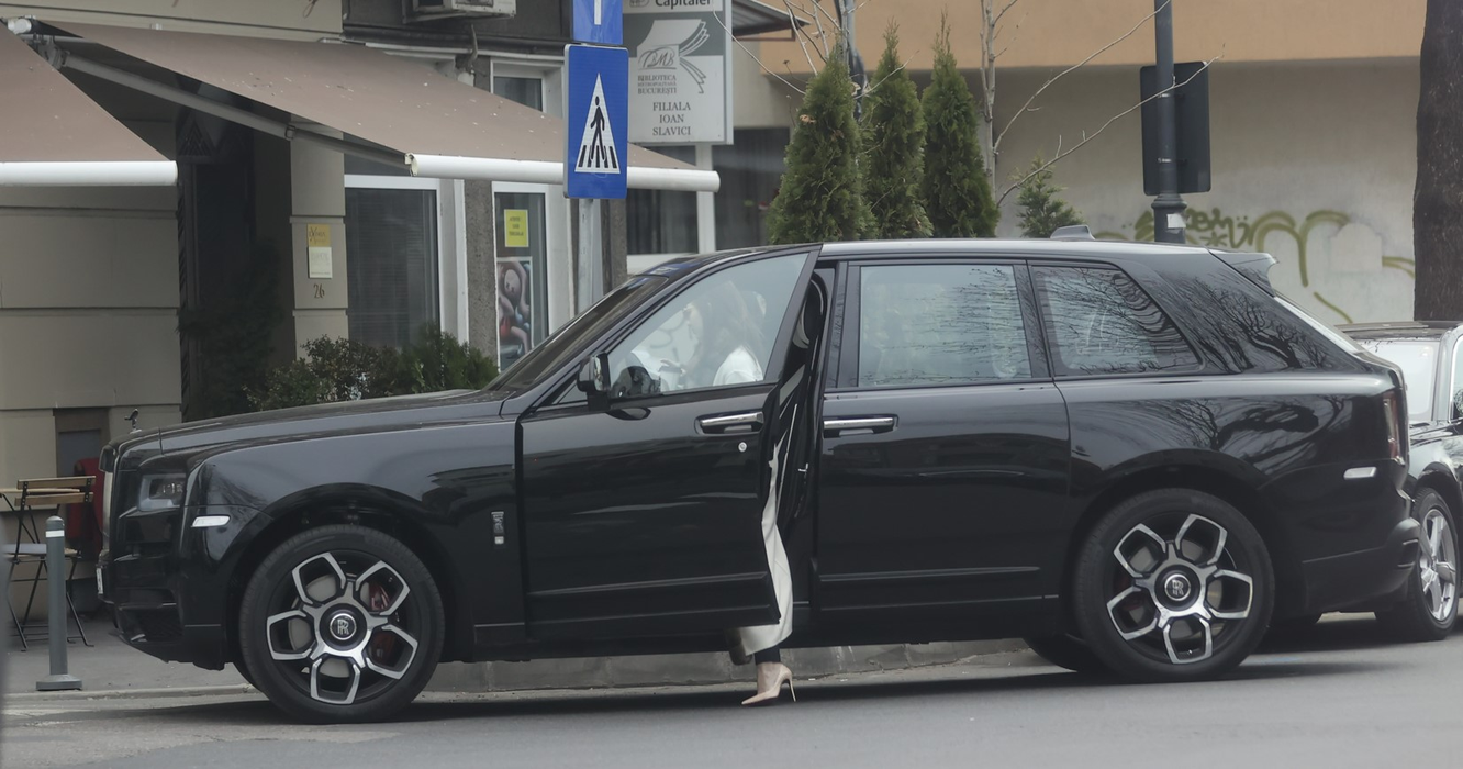 Alexandra Becali intră în Rolls (SURSA FOTO: CANCAN.RO)