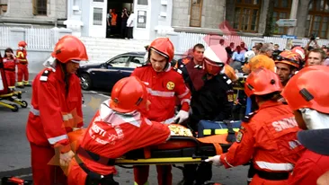 Parintii disperati ai celor sapte bebelusi arsi la Maternitatea Giulesti isi pot vedea copiii doar cateva minute pe zi