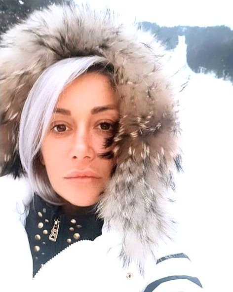 Cum arată Raluca Tănase fără machiaj! Jumătatea trupei Bambi a fost criticată de fani